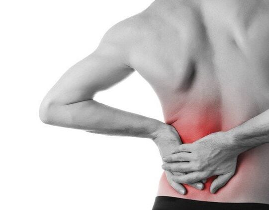 A man has acute pain under his shoulder