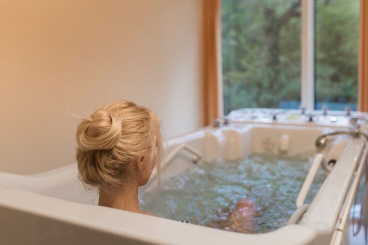 Therapeutic baths should be taken for thoracic osteochondrosis no more than 15 minutes